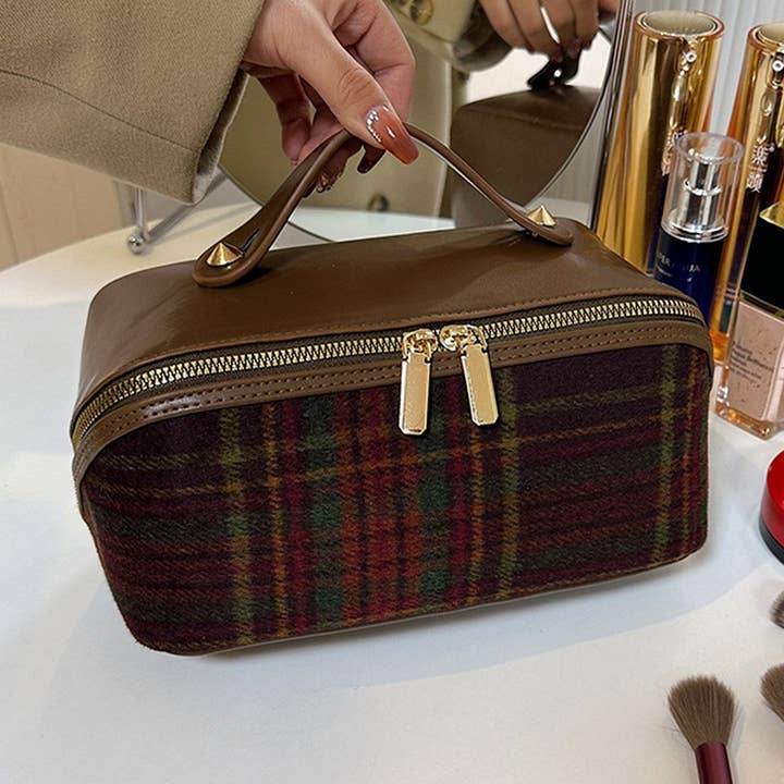NEW RETRO PLAID HAND-HELD FLAT PU COSMETIC BAG_CWAB4386 for wholesale by ACCITY