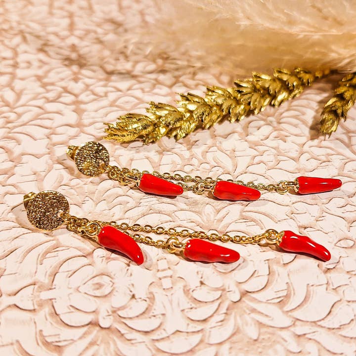 Red chili loops in gold stainless steel for women door for wholesale by Lydée Déco