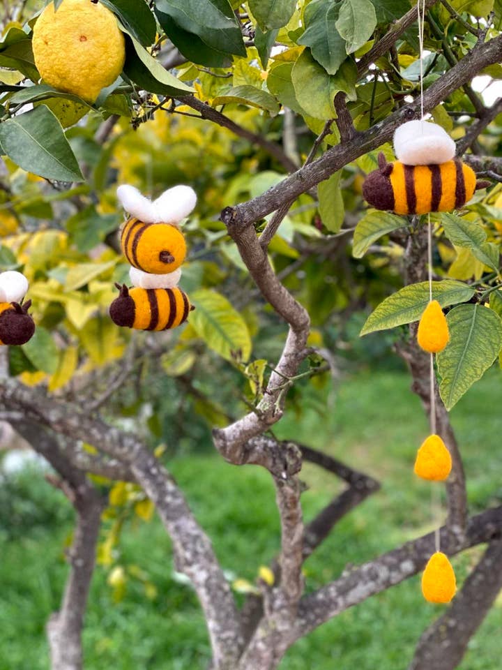 Guirlande d'abeilles au miel pour la vente par Adopta un hada