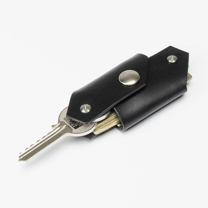 KEYFOLDER Schwarz – Premium Leder für den Großhandel von LEMUR