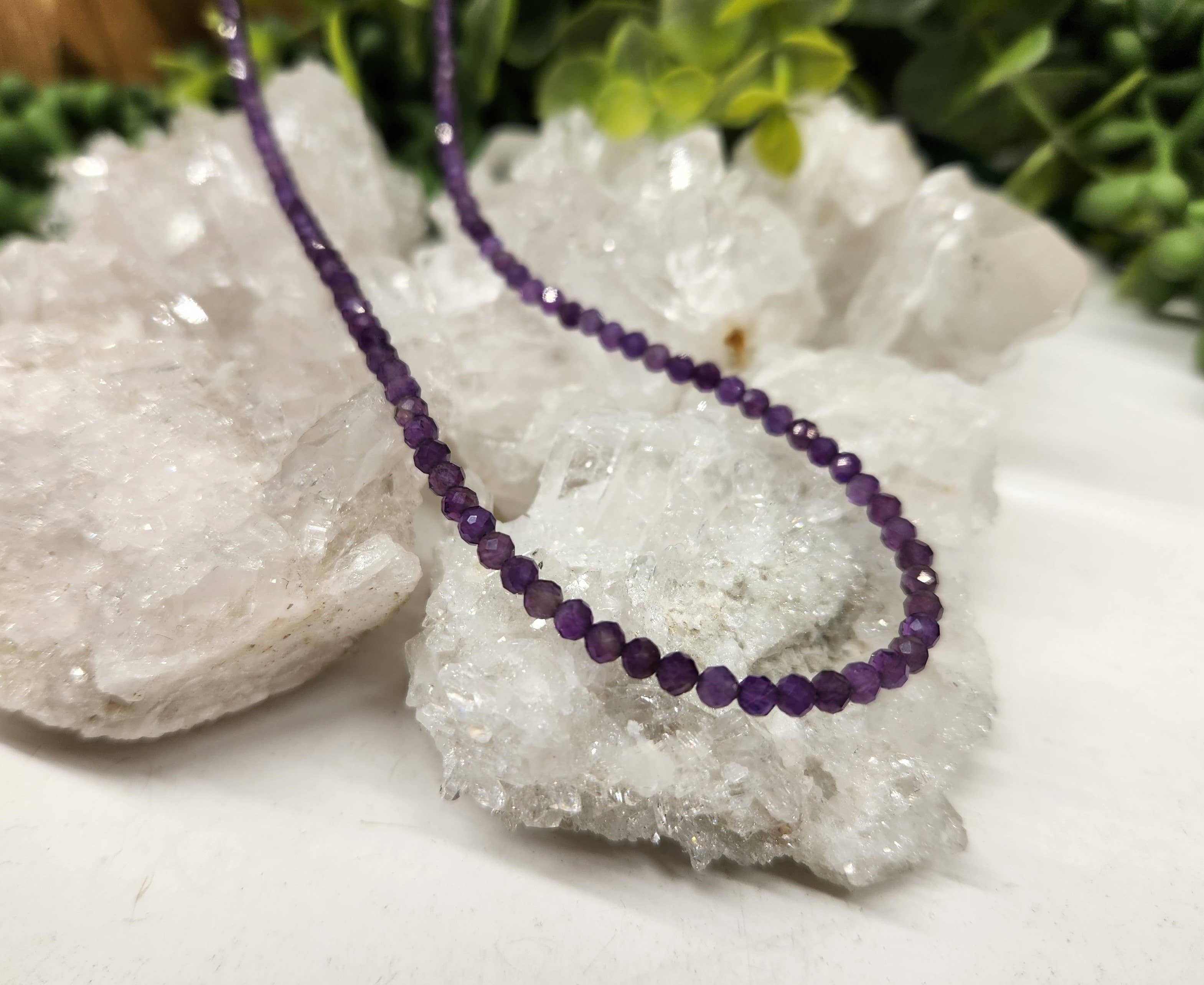 Meraki Gemstones – Engroshandel Perlehalskæde – Facet Amethyst Halskæde med Sølvfarvede Detaljer, 3 mm