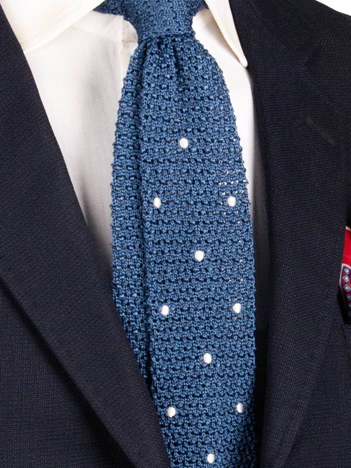 Marineblaue Strickkrawatte aus Seidenstrick mit weißen Punkten TRI717 für den Großhandel von Graffeo Cravatte