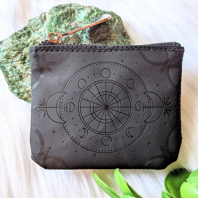 Moon Phase Geldbörse — Beutel, Geldbörse, Witchy, veganes Leder und andere Ergebnisse für moon geldbörse im Großhandel. Kostenlose Rücksendungen und 60-Tage-Zahlungsziel auf Faire im Trend auf Faire.