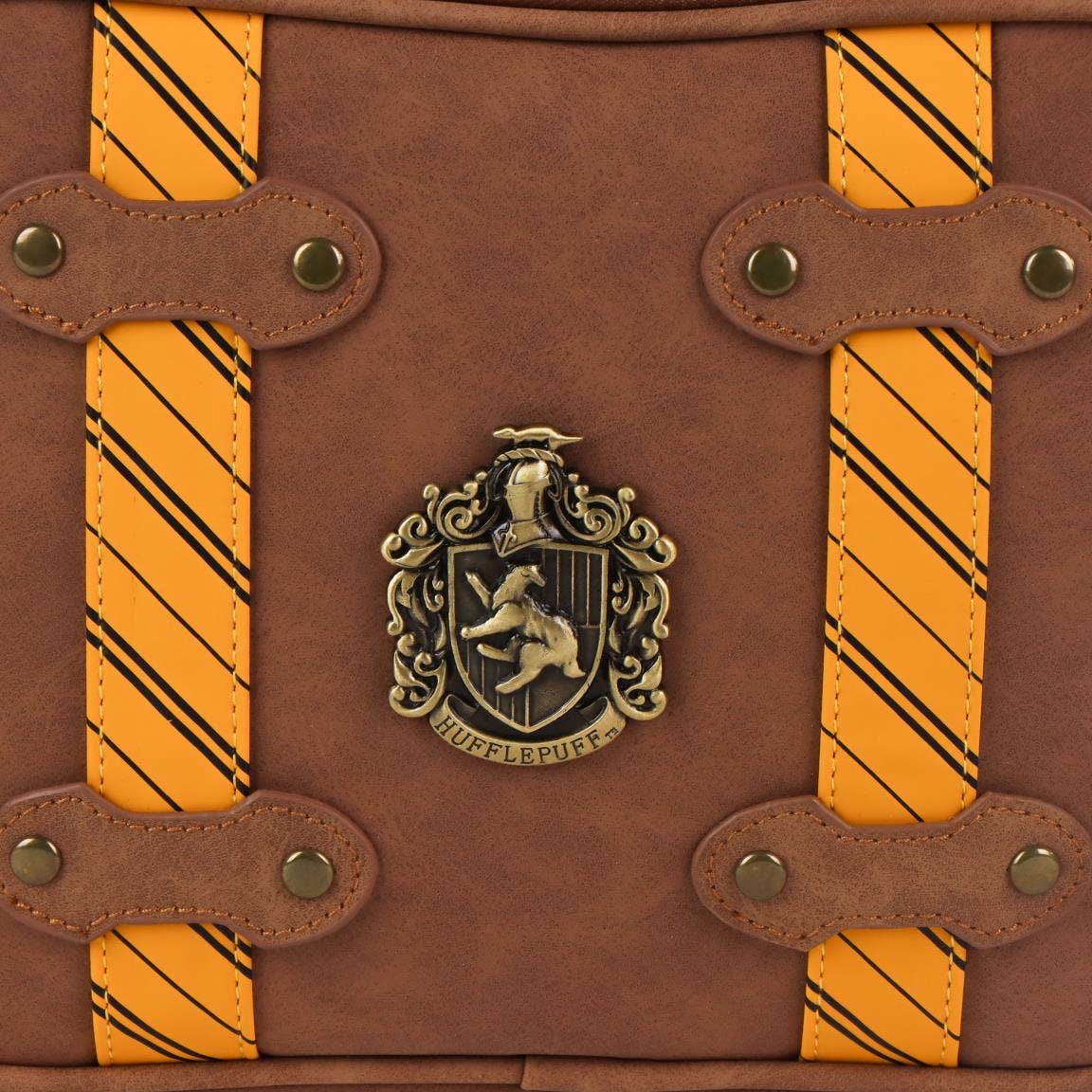 Mastoys, S.L. - Wholesale Toiletry Bag - Unisex - HARRY POTTER HUFFLEPUFF TRAVEL TOILETRY BAG - 25000033544