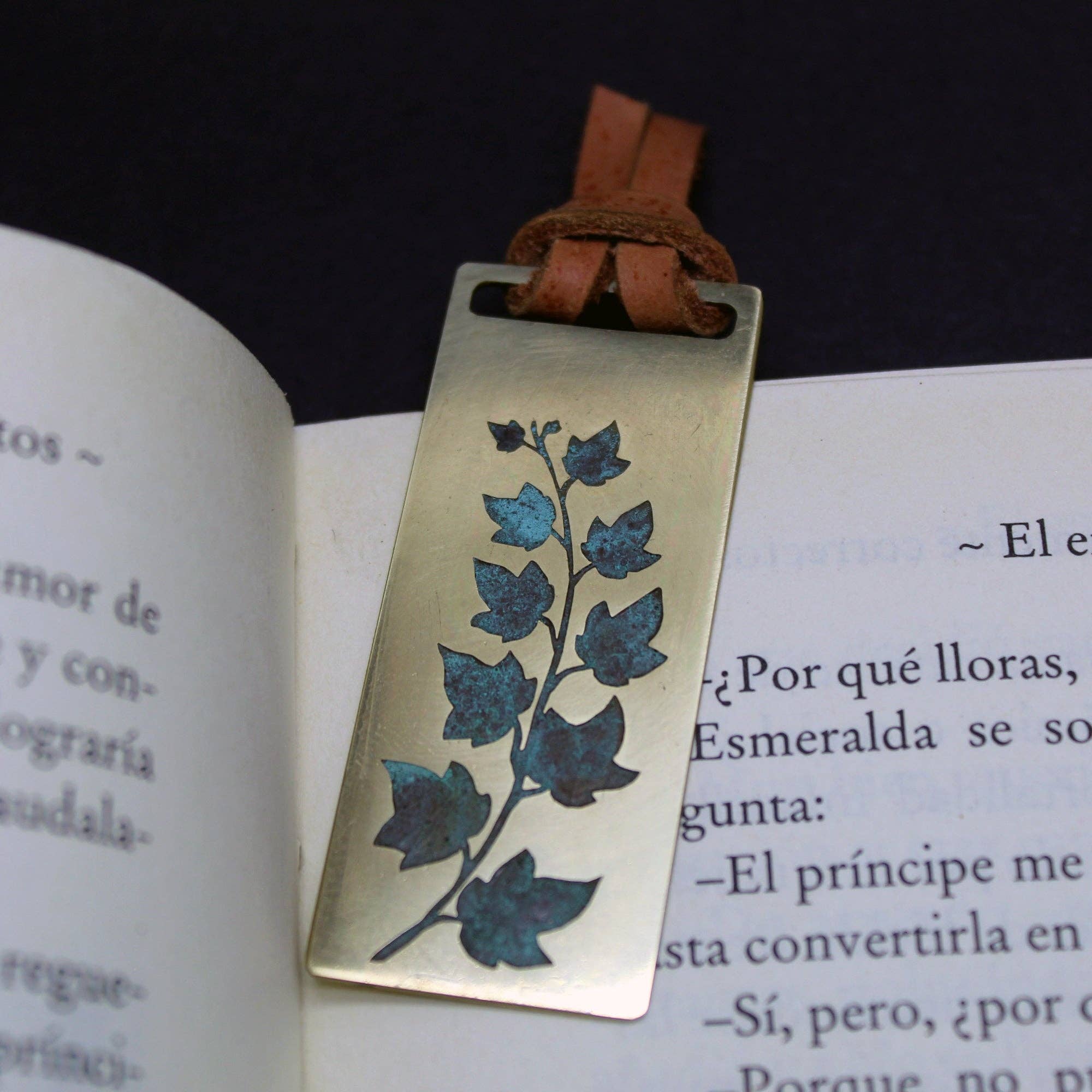 Plataica - Wholesale Bookmark - Brass bookmark with ivy engraving1