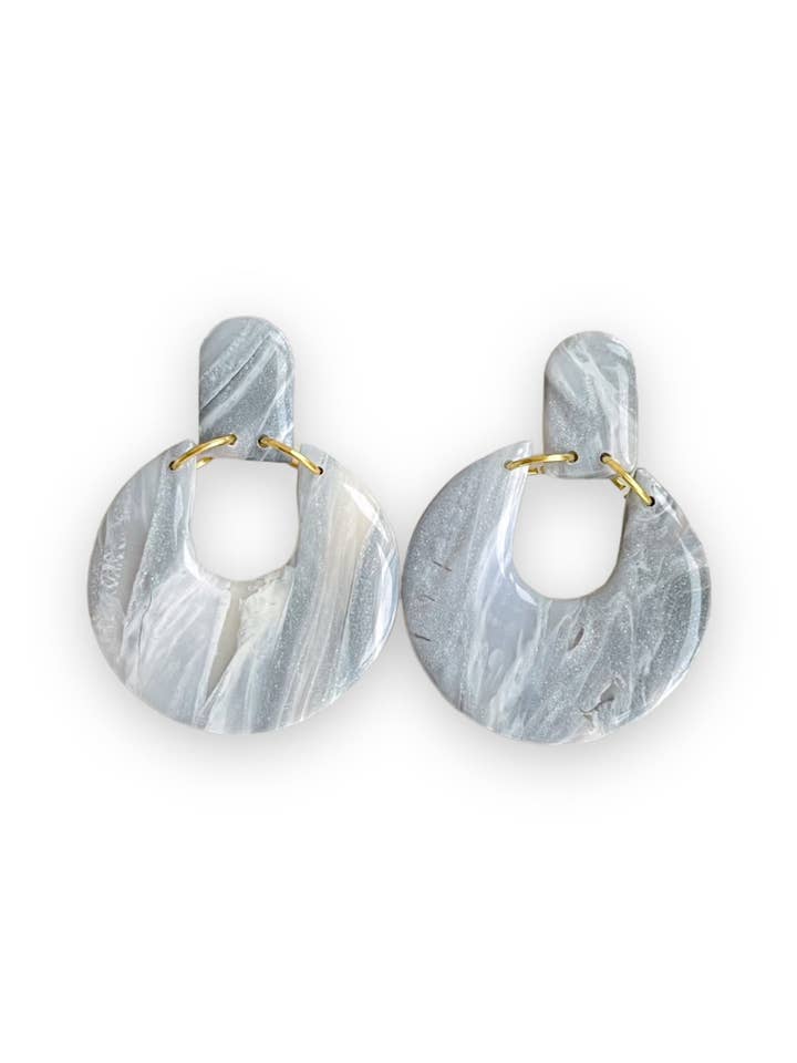 HÅNDLAVEDE - Skylar marmoreret Polymer ler dingle ørering for engroshandel hos Cherry Casa