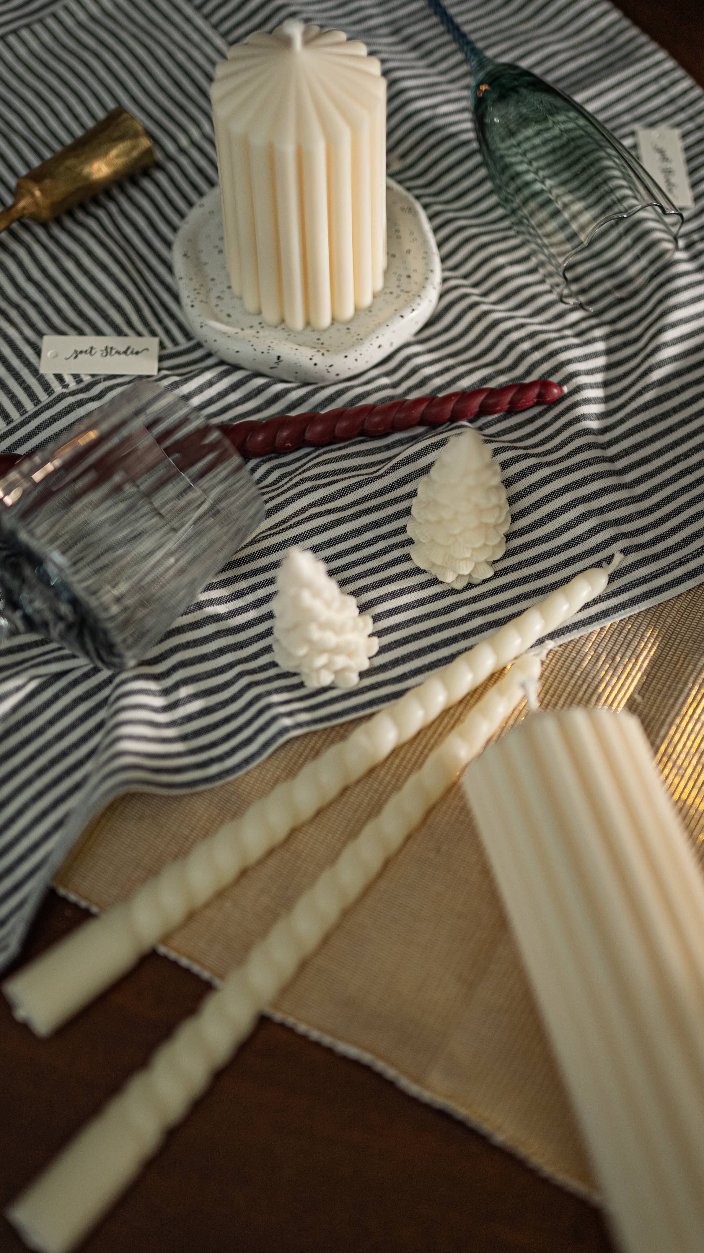 ZOETSTUDIO - Wholesale Tapered Candle/Candlestick - Holiday Twisted taper candle set - Beeswax & Soy Wax6