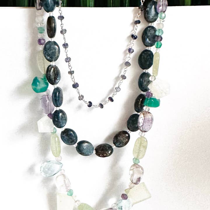 Driedubbele Streng Edelsteen Kracht Ketting voor wholesale door Janine’s Jewelry Design