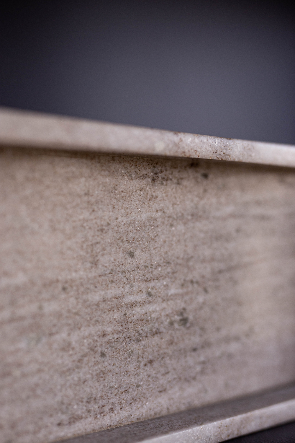 Luxe B Co – Engroshandel Pyntebakke – Håndskåret stenbakke4