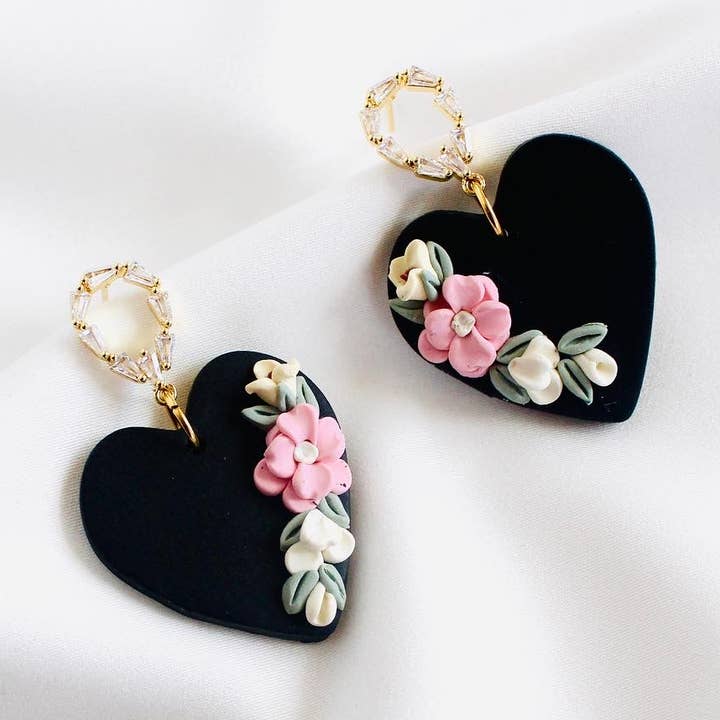 orecchini in argilla autunnale a cuore nero | orecchini in argilla a cuore nero per la vendita all'ingrosso da parte di PERNAZ JEWEL