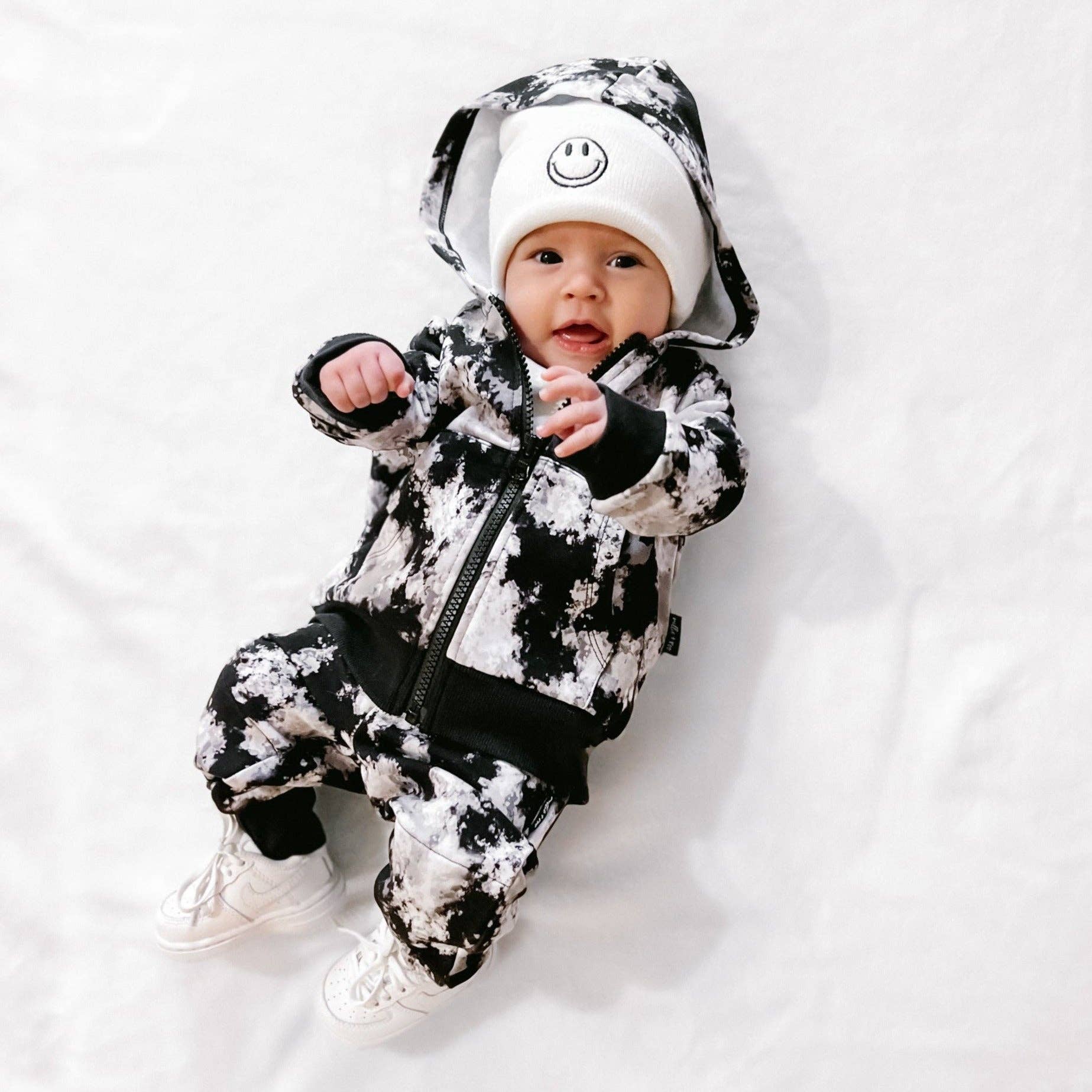 millie + roo LLC - Wholesale Lounge Sweatpants/Joggers - Kids - JOGGERS- Black Tie Dye Bamboo French Terry0