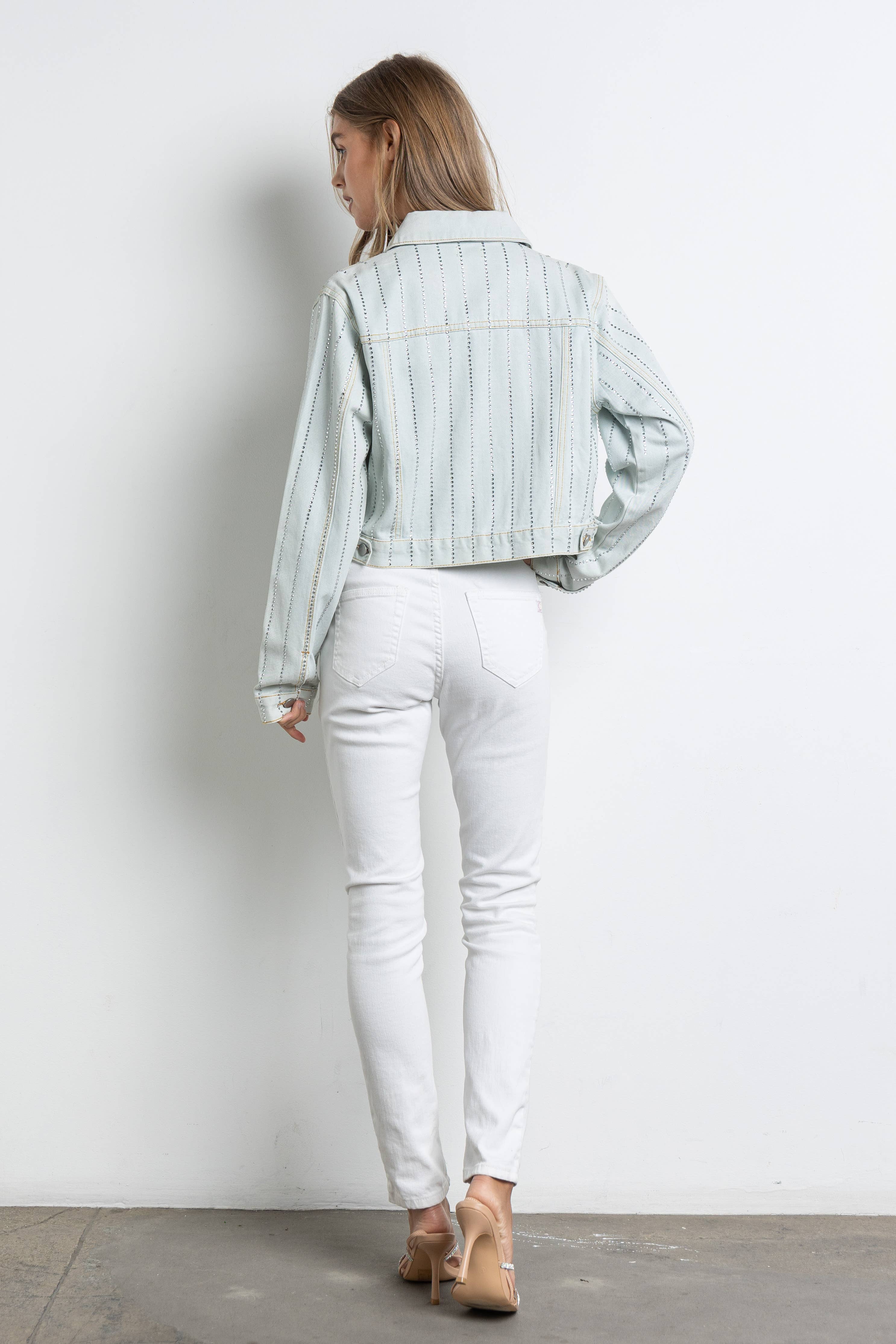 Denim chiaro/trasparente Giacca di jeans corta con bottoni di strass IJ1709 in vendita all'ingrosso su Faire5