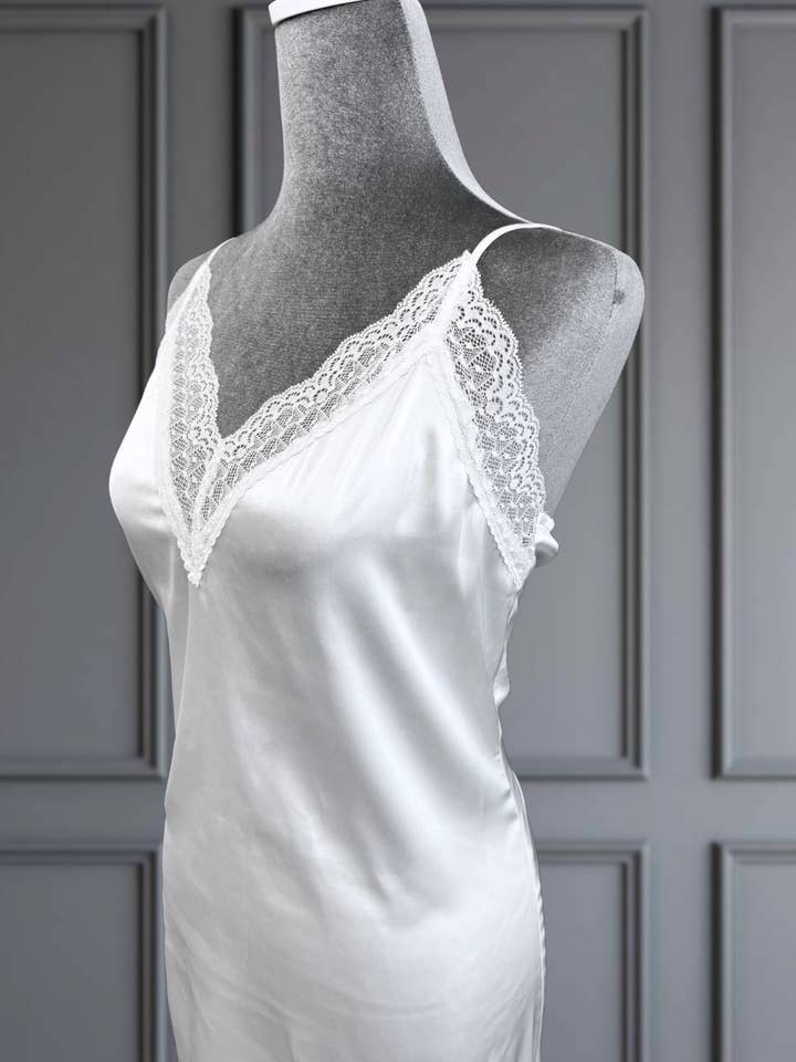 Dainty Lace - Wholesale Chemise - Women's - THE CHEMISE- white4