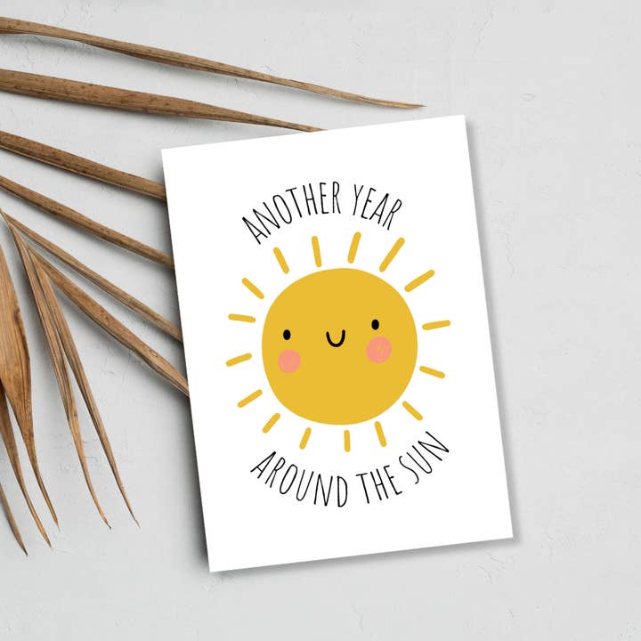 Barnens Födelsedagskort | Minimalistisk Solillustration för wholesale av JoeyPrints