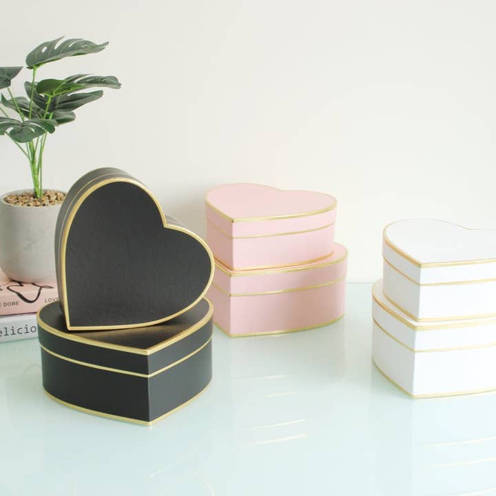 Boîte à fleurs en forme de cœur Gold Lines pour la vente par Elegant Design Supply