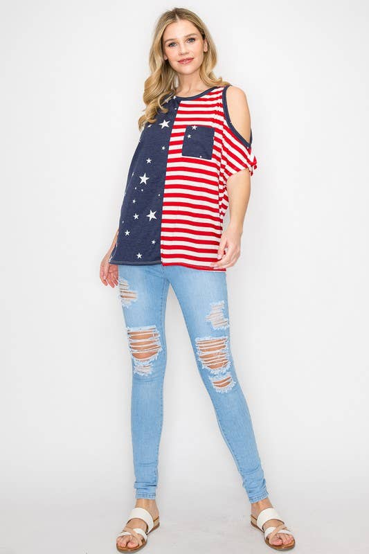 FLÅDE 10735SL524 - UDSKÆRING PÅ ÆRMESTJERNE OG STRIBET TOP for engroshandel på Faire11