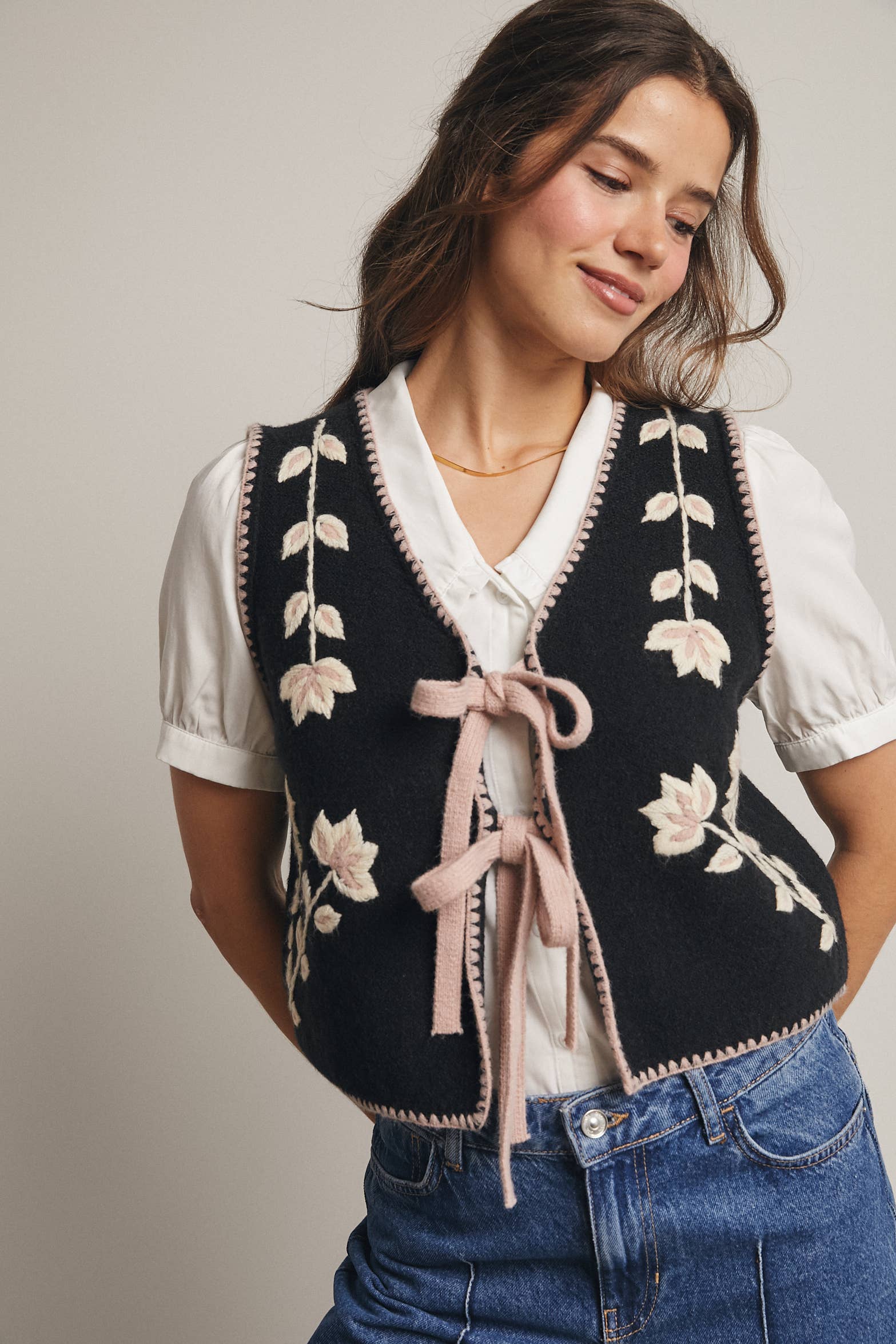 Forte - Wholesale Vest - Dames - Gebreid Vest met Bloemenprint en Striksluiting FSW00069