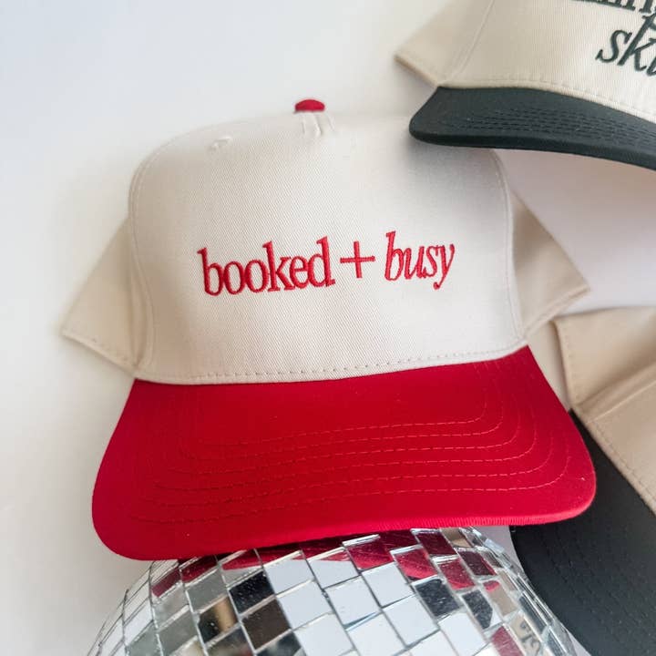 bokad + upptagen - Truckerkeps för wholesale av Coco & Rho