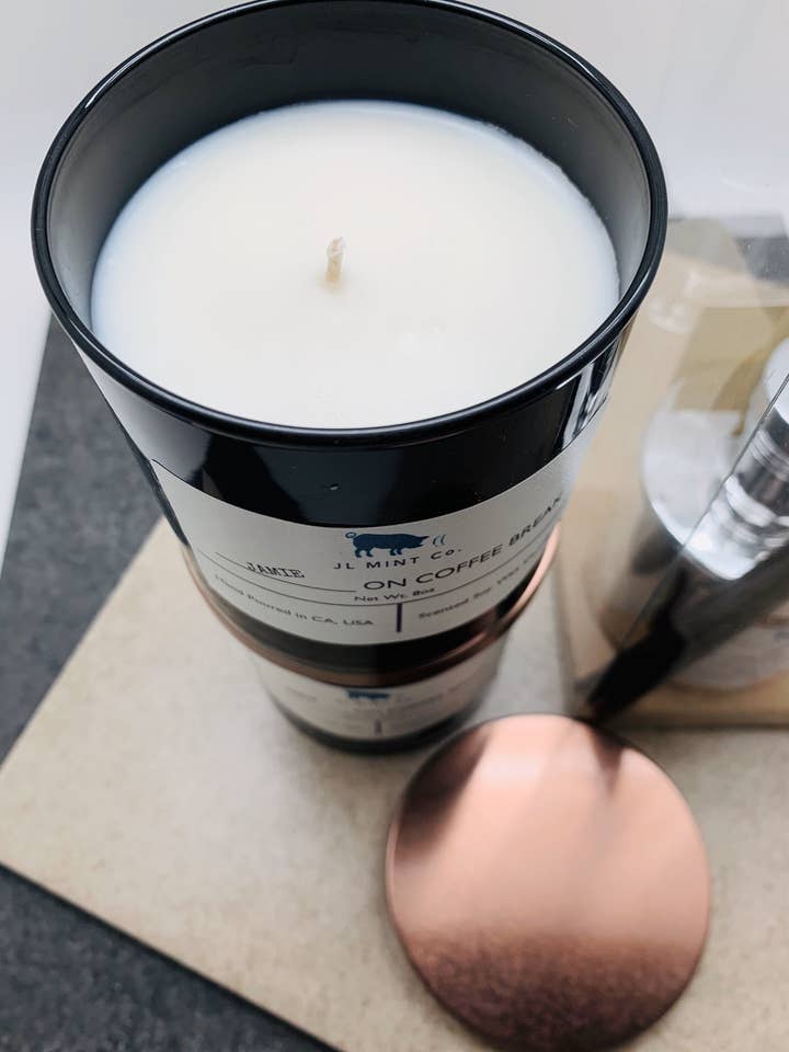 Pause café JL Mint Co. Bougie en cire de soja pour la vente par JL Mint Inc