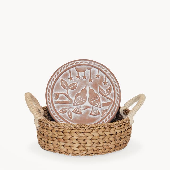 Chauffe-pain et panier en osier faits main - Lovebirds Round pour la vente par KORISSA