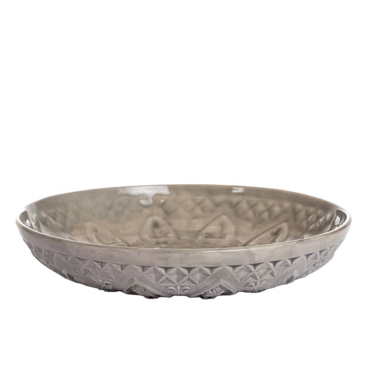 CMK Vintage-inspirierte florale handgefertigte Keramikplatte/ Grau für den Großhandel von Coppermill Kitchen LLC