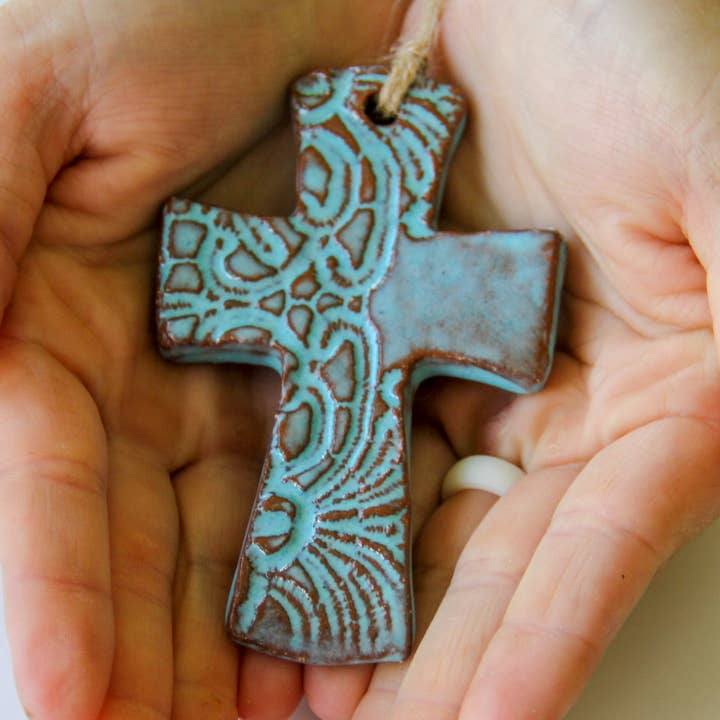 Prodigal Pottery – wholesale Prydnad – utsvängda kors prydnad0