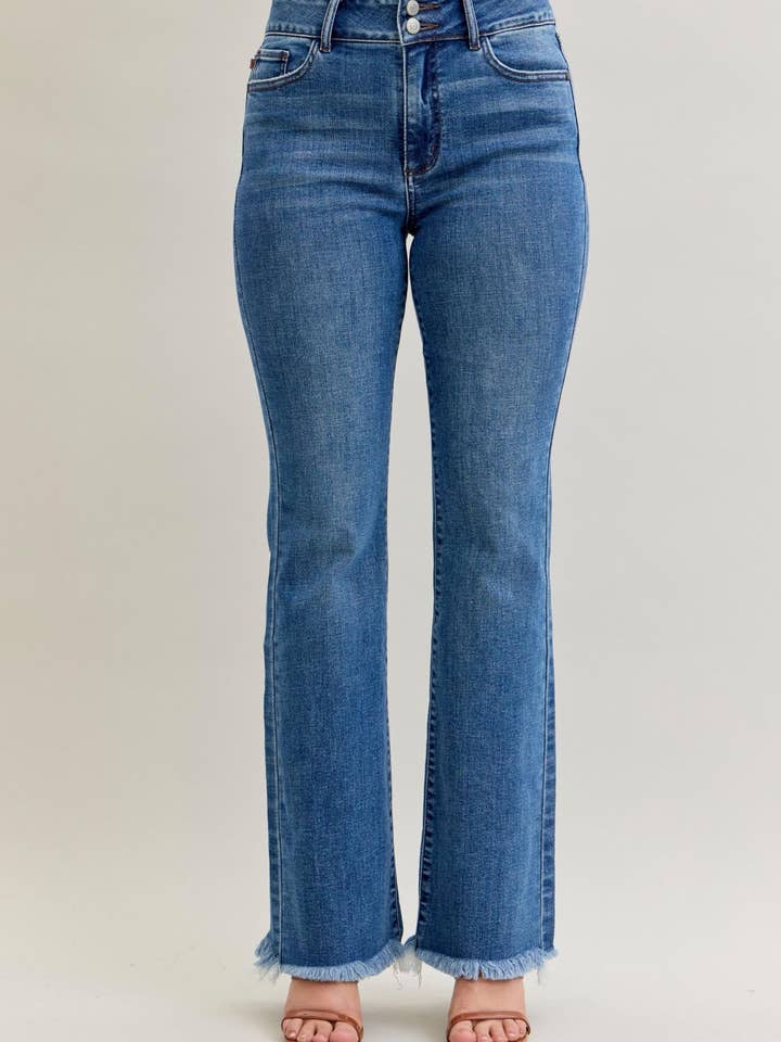 Judy Blue Taille Haute Double Bouton Ourlet Effiloché Bootcut, Entrejambe pour la vente par Watermelon Apparel