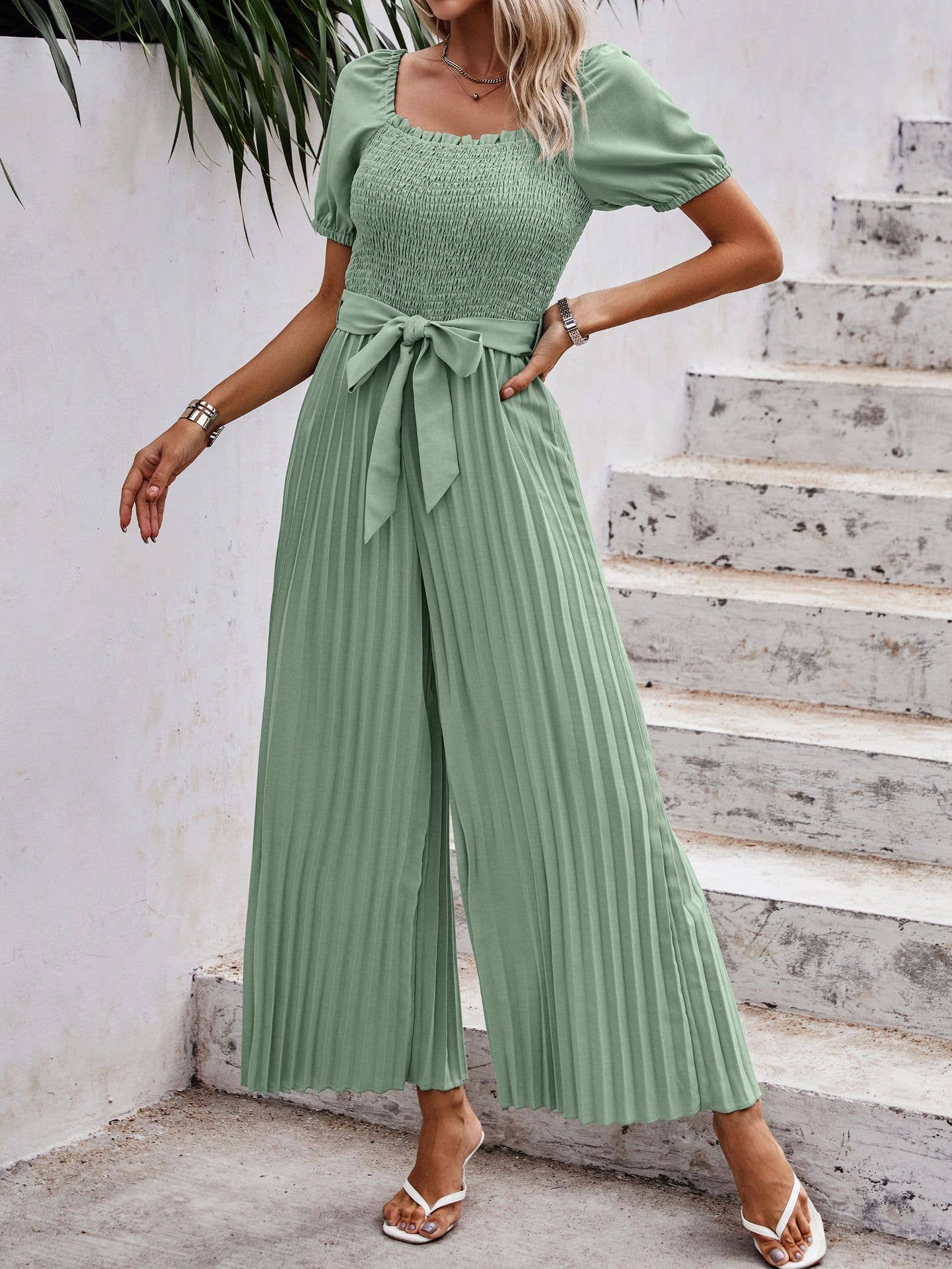 eLook – Großhandel Jumpsuit – Damen – SZ1-J6243 Gemusterter, plissierter Jumpsuit mit Gürtel22