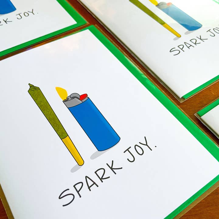 Stone Donut Design, LLC - Wholesale Gewone wenskaart - Vonken Vreugde Marie Kondo KonMarie Handgemaakte Cannabis Kaart door Stone Donut Design1