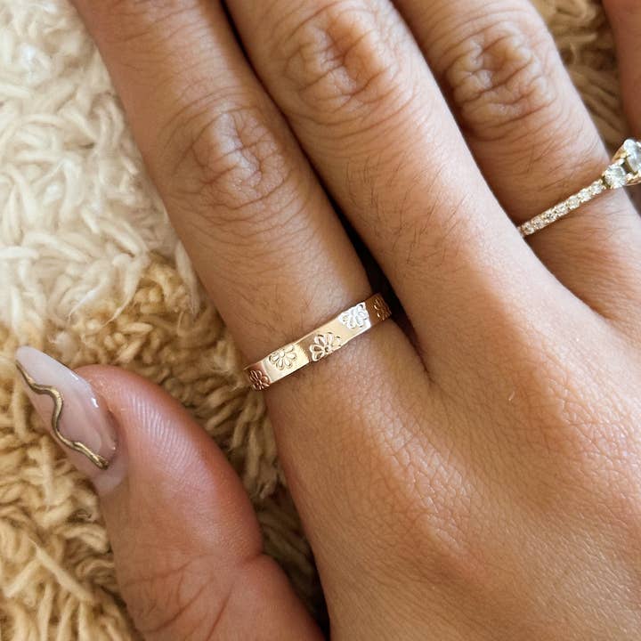 Laine Honolulu - Wholesale Band/Stacked Ring - Daisy Stamped Ring1