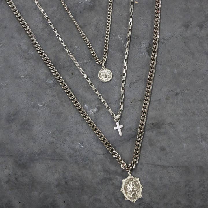 Collar triple capa de plata envejecida con símbolo religioso para venta al por mayor de Mr. Ettika