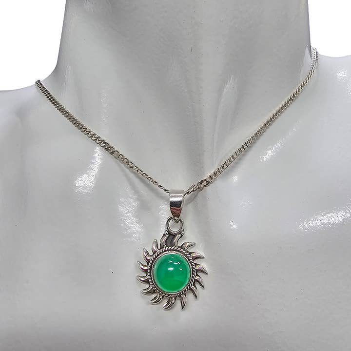 Amberman - Venta al por mayor Abalorios/colgantes individuales - Colgante con forma de sol de plata de ley con ónix verde1