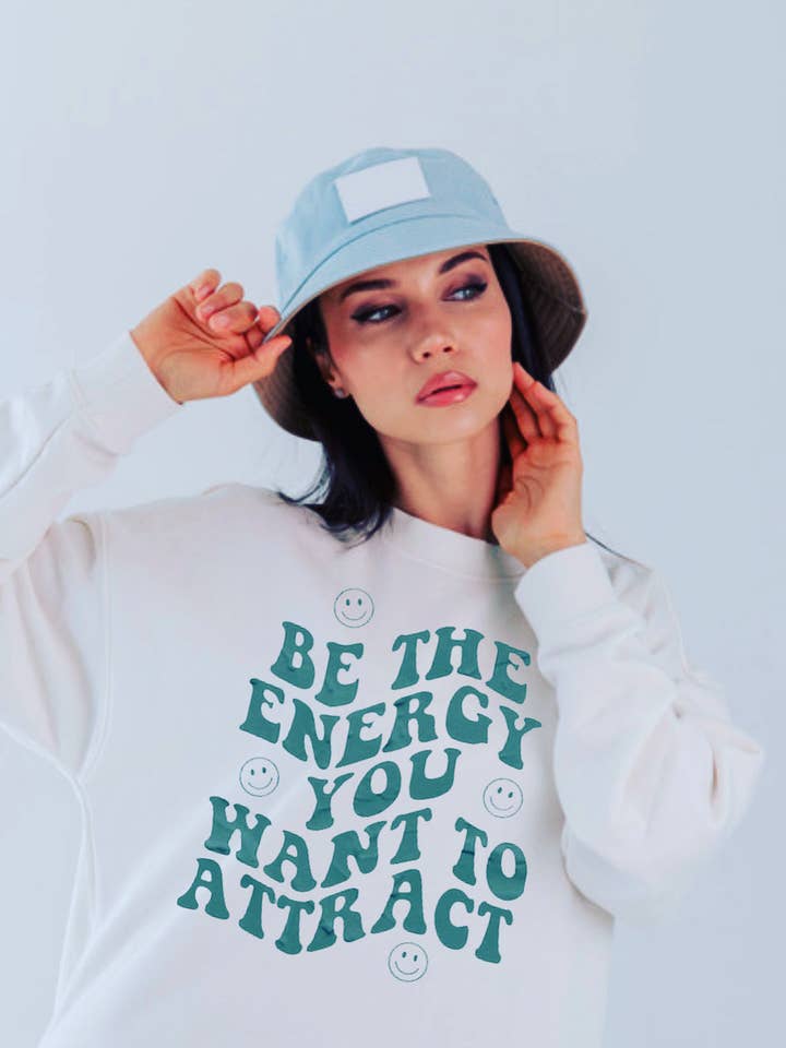 Sei die Energie, die du anziehen willst für den Großhandel von Tymbr apparel Boutique