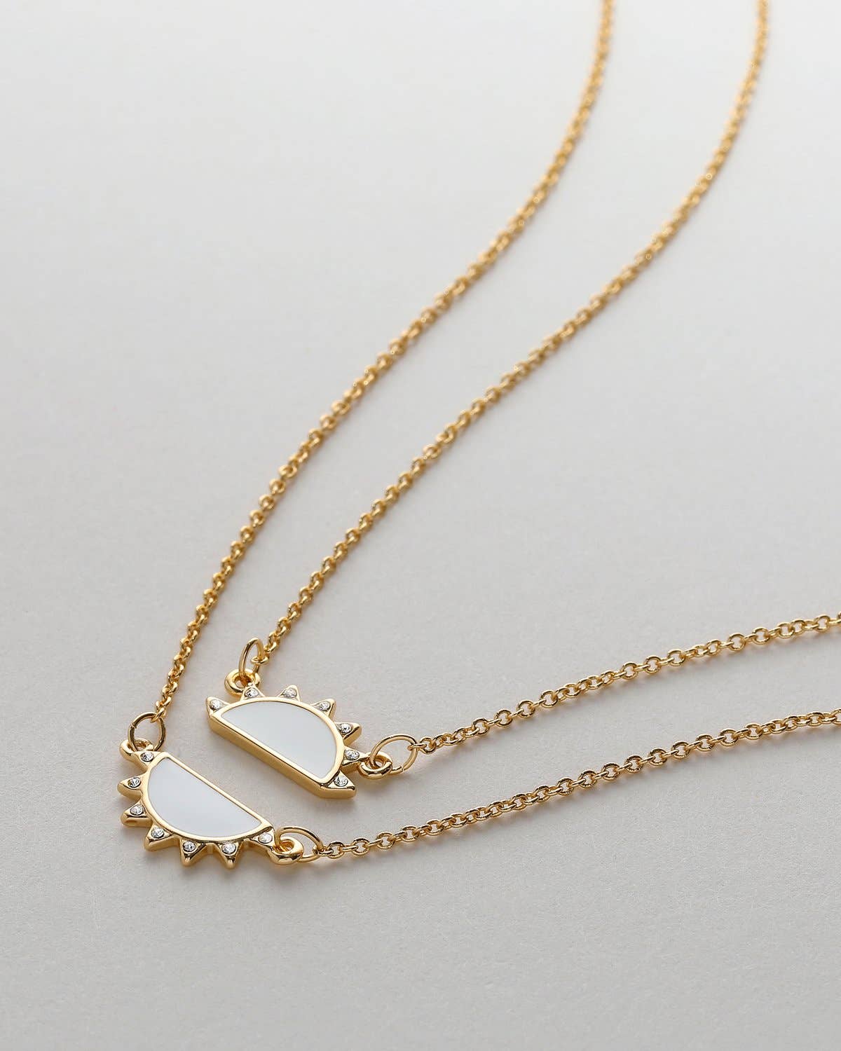 Bianco Collana con scritta «Tu sei il mio sole» in vendita all'ingrosso su Faire3