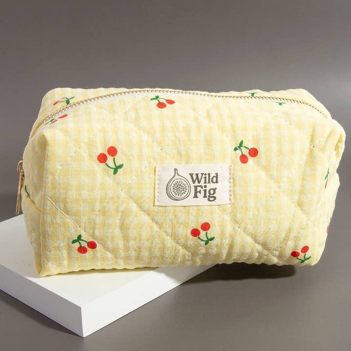 Trousse de maquillage jaune à motif de cerises pour la vente par Collections by Fame Accessories