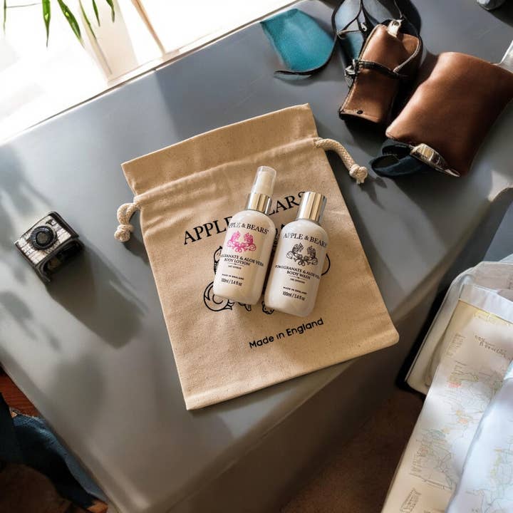 APPLE & BEARS – Großhandel Bade- & Körperpflege-Set – Reiseset mit Granatapfel und Aloe Vera, Wash & Lotion, 100 ml/3.414