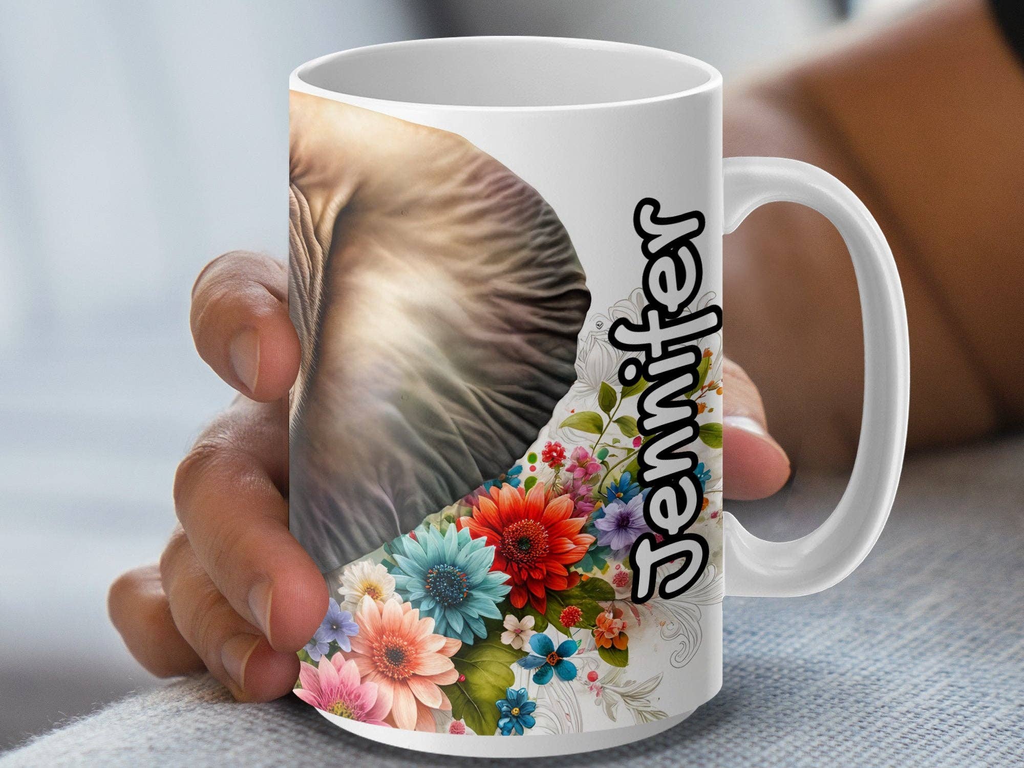 Bianco Tazza personalizzata con elefante con motivo floreale, tazza da caffè con nome personalizzato, regalo per gli amanti degli animali, tazza unica con stampa di elefanti in vendita all'ingrosso su Faire1