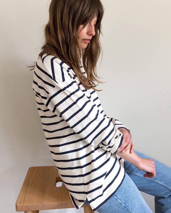 Ivy T - Vente T-shirt – femme - Top breton épais en coton biologique Nora écru/bleu marine