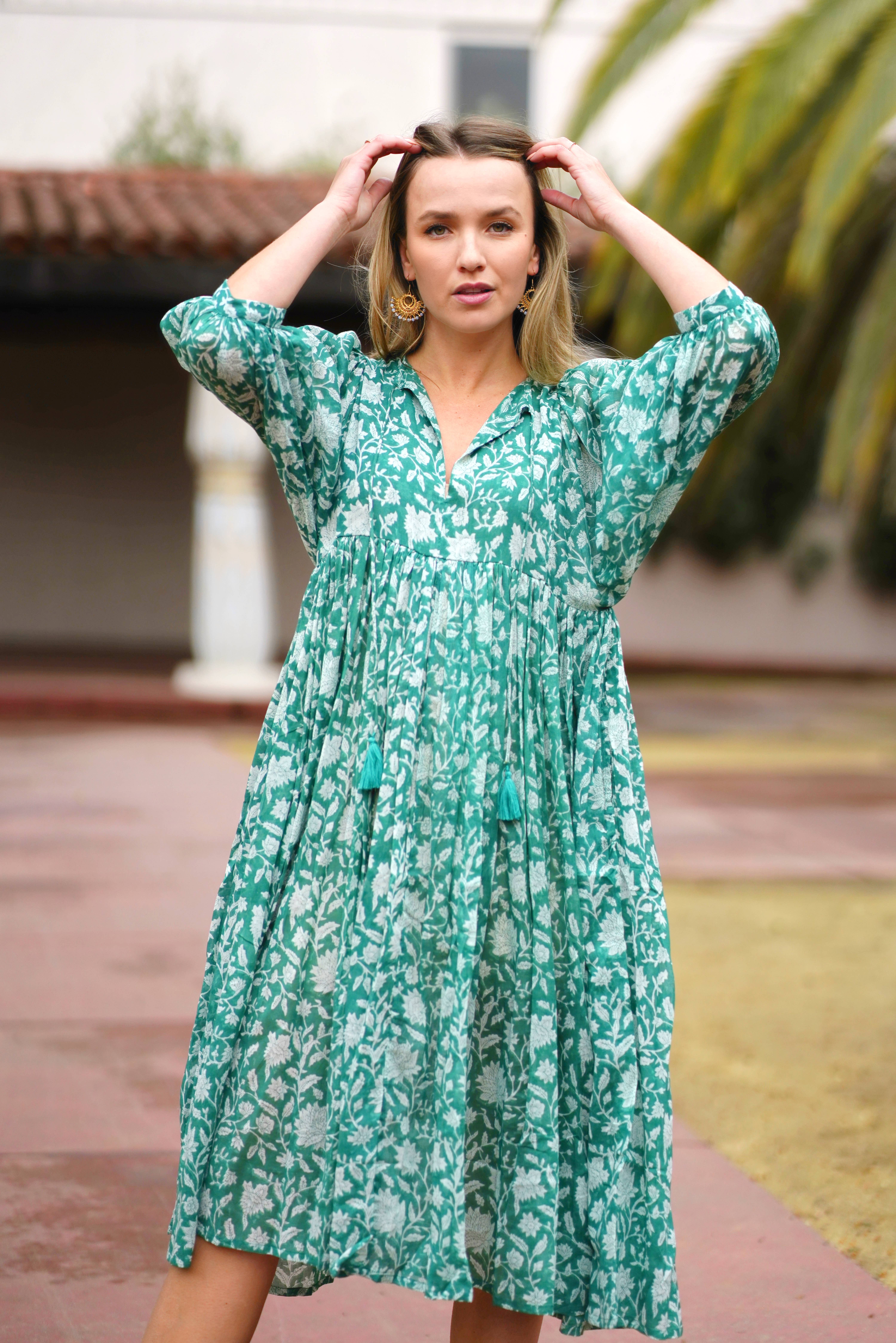 Bosque Verde Vestido midi Mylah con estampado en bloques, color verde bosque de venta al por mayor en Faire1