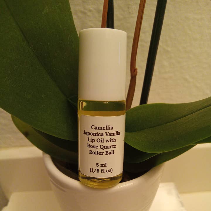 Mnemosyne's Gems - Wholesale Lip Balm - Organic Vanilla Lip Balm Oil rose quartz roller 5 ml, 1/6 oz1