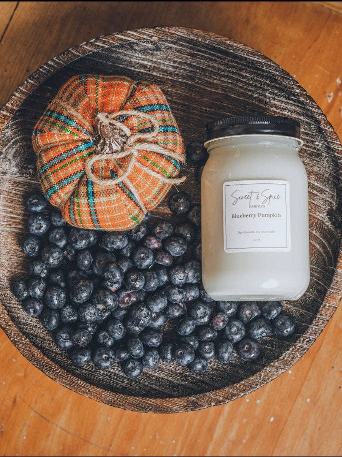 Bougie en cire de soja à la citrouille et aux myrtilles pour la vente par Sweet & Spice Candles