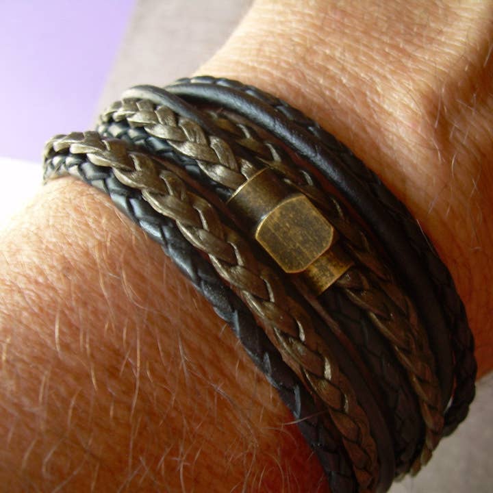 Urban Survival Gear USA – wholesale Smycken - Herr – Herrarmband läder, Triple Wrap läderarmband med en antik mässingsmagnetisk lås, Armband för kvinnor, Smycken för män, Herrgåva