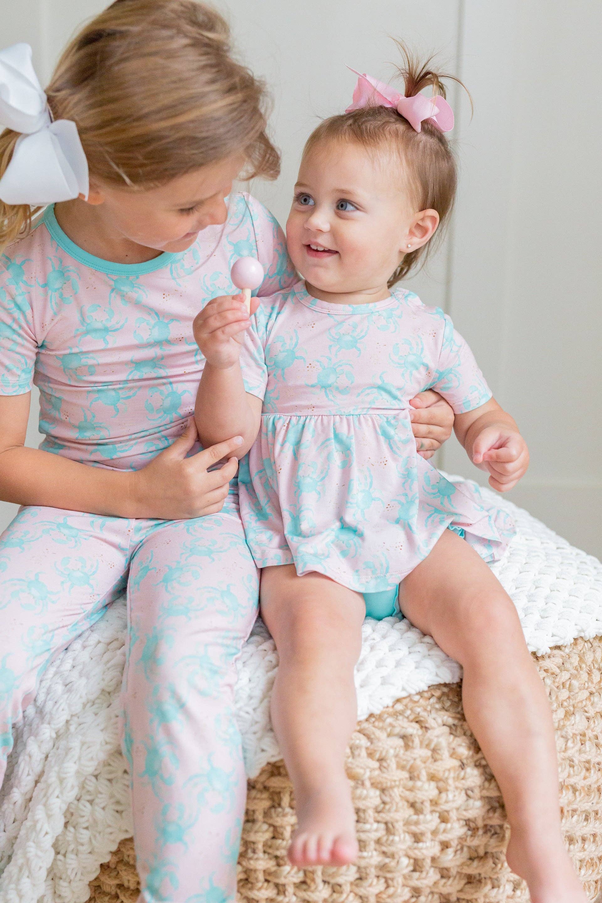 Sweet Bay Clothing - Wholesale Top en short set - Kinderen - Roze/blauwe peplum-set met krab4