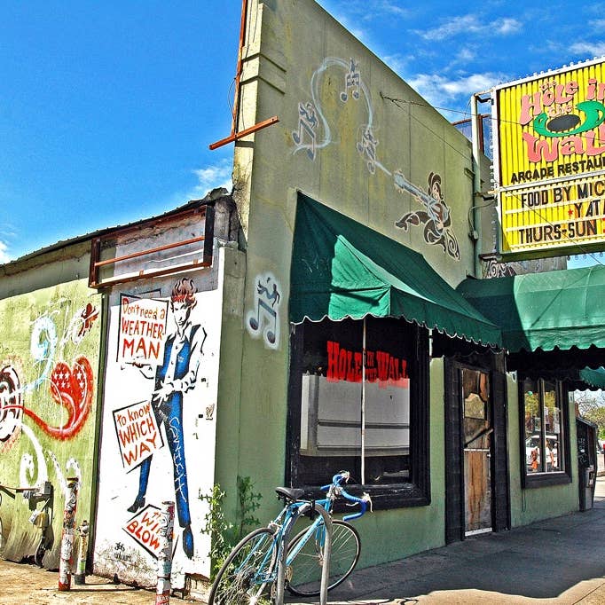 Hul i væggen for engroshandel hos Ann Woodall Studios