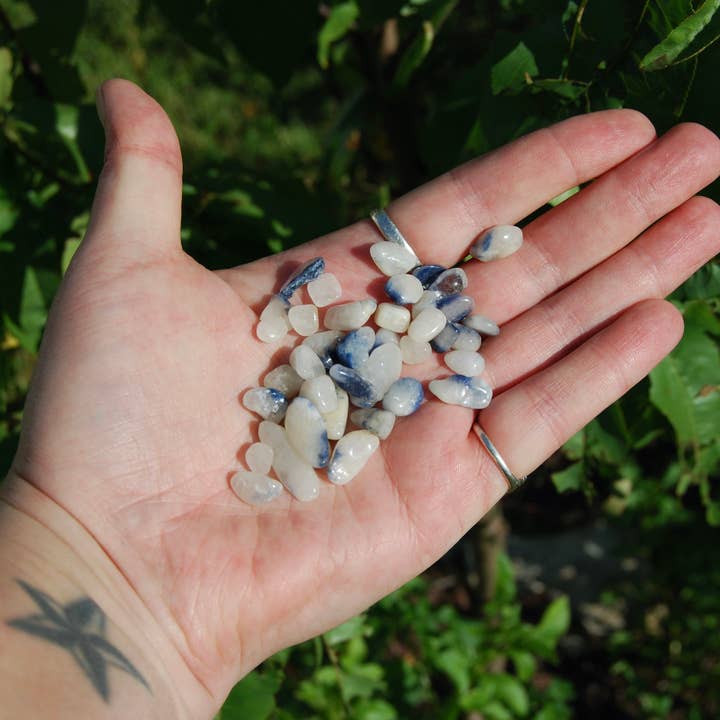 Caspar Curiosities - Wholesale Spiritual Stone/Crystal - 20-25pc Dumortierite Quartz Crystal Tumbled Stones, XS5