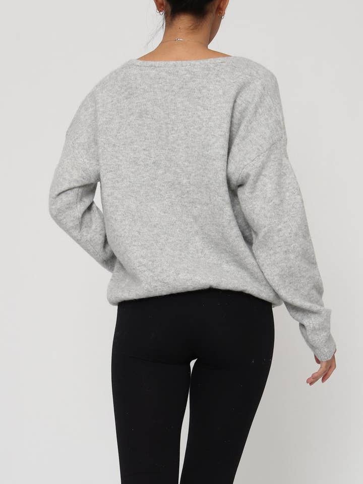 DIX-ONZE - Wholesale Cardigan - Women's - V-Neck Buttoned Cardigan – Relaxed Fit and Soft Finishes9