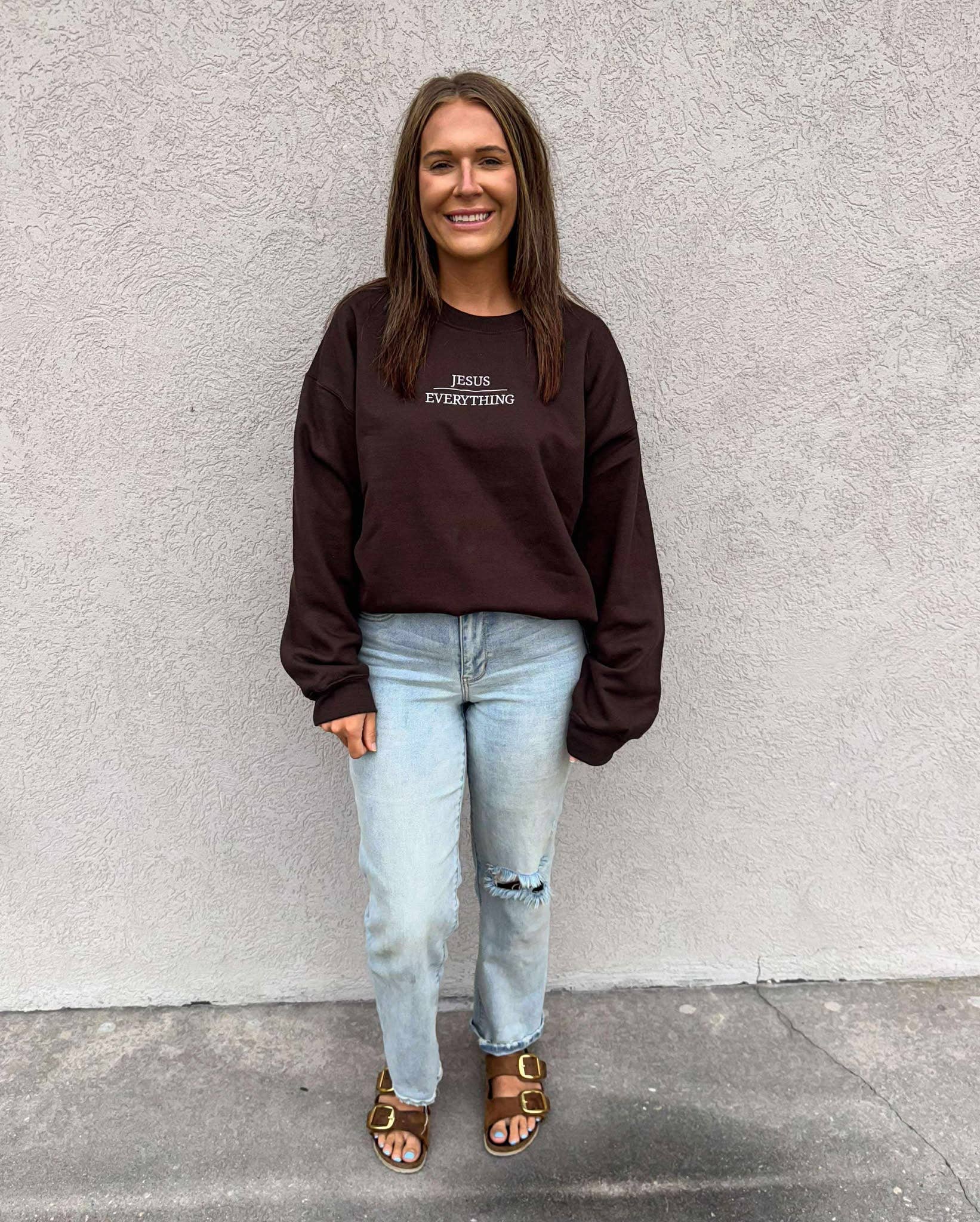 The Local Thread Wholesale – Sweatshirt - Mulher por atacado – Camisola Bordada Jesus Acima de Tudo