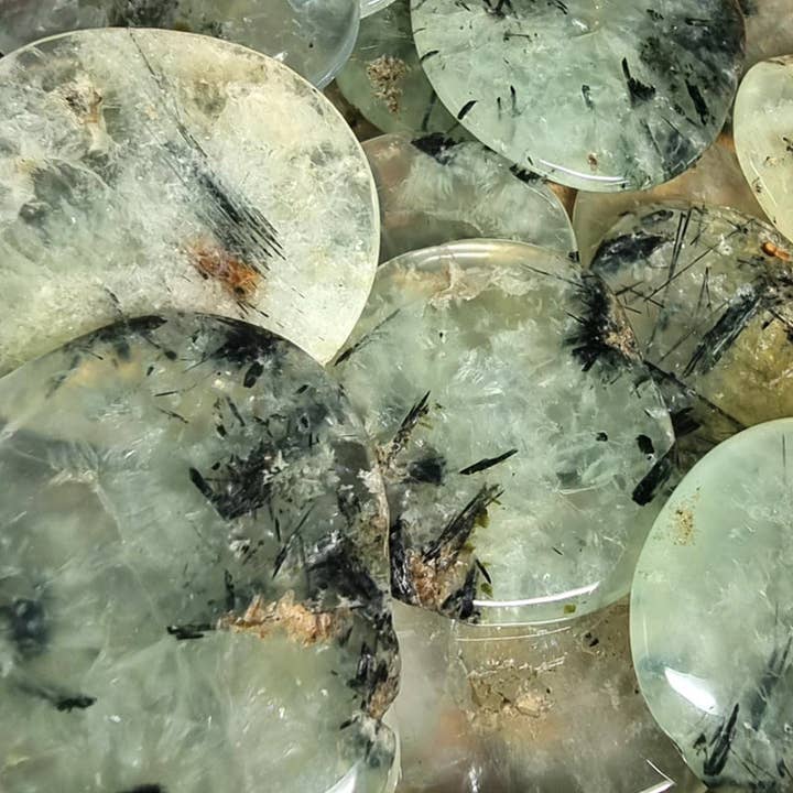 La Boîte à Cailloux - Wholesale Spiritual Stone/Crystal - Mali Prehnite Pebble A1