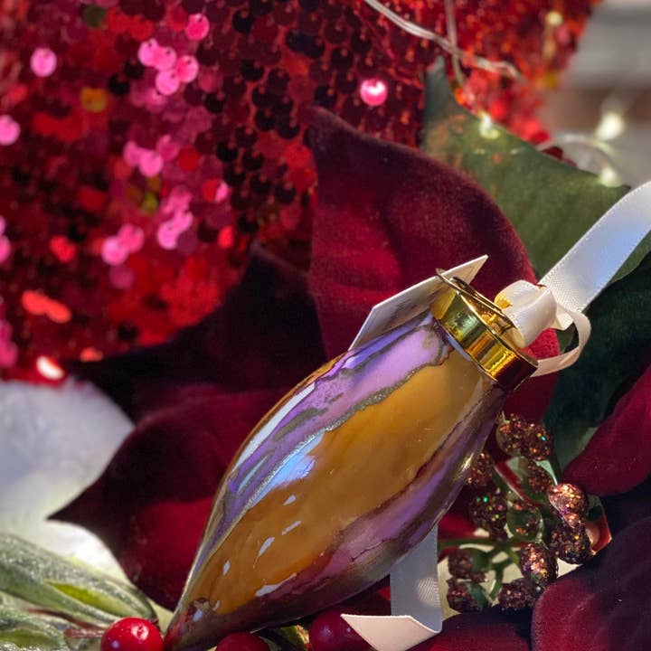 Handbemalter Tropfenornament - Lavendel & Ocker für den Großhandel von Held.