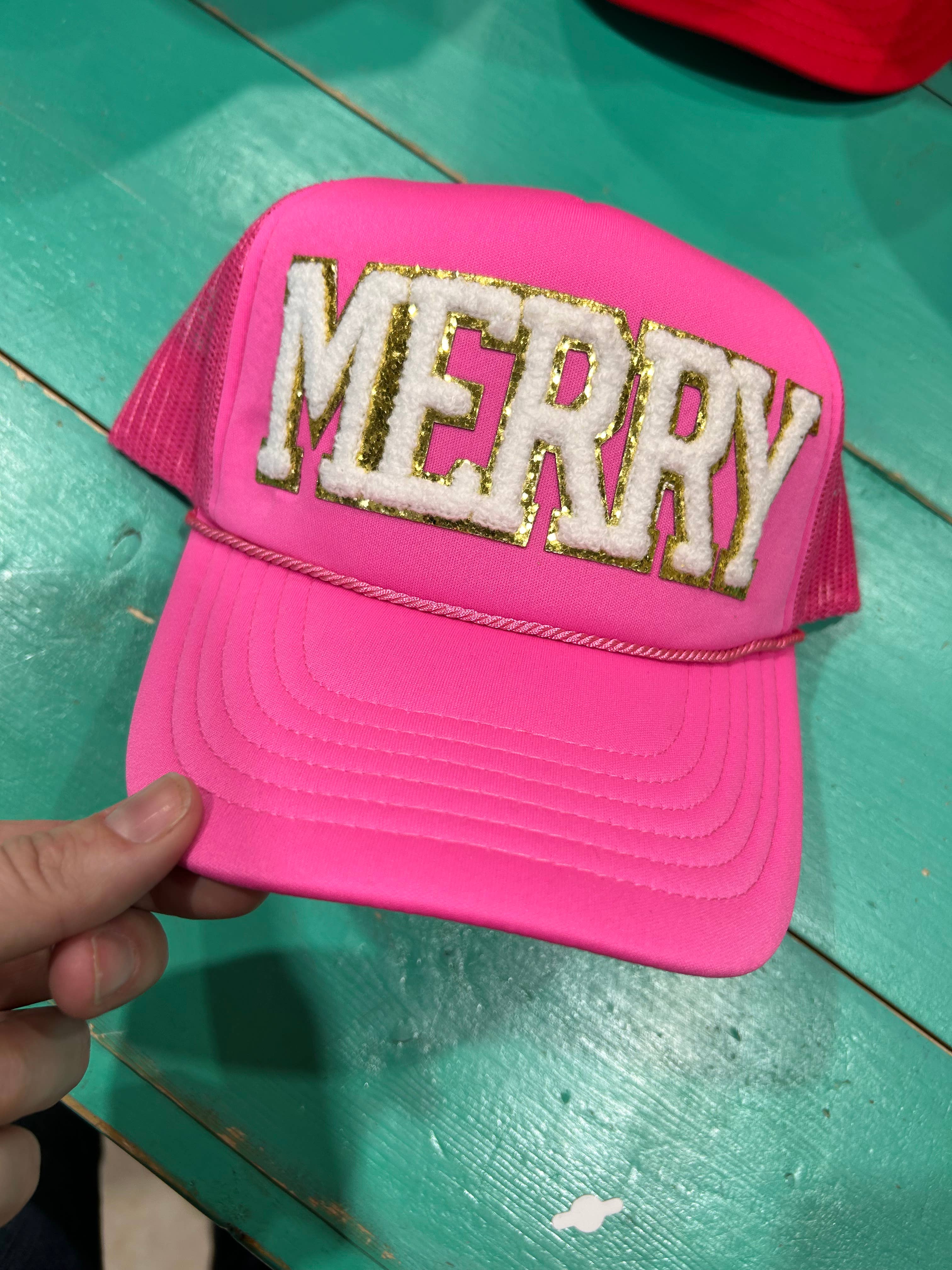 Vibes Hat Company – boné - Mulher por atacado – White Chenille Merry Trucker | Boné de Natal| Feriados | Papai Noel2